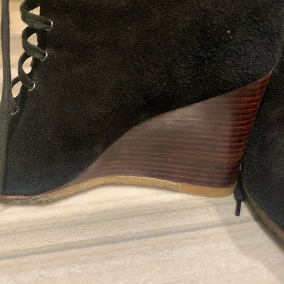 Ugg  lace up bootie - Picture 3 of 6